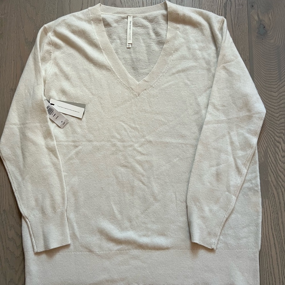 BNWT Aritzia Babaton Pomo sweater in espace